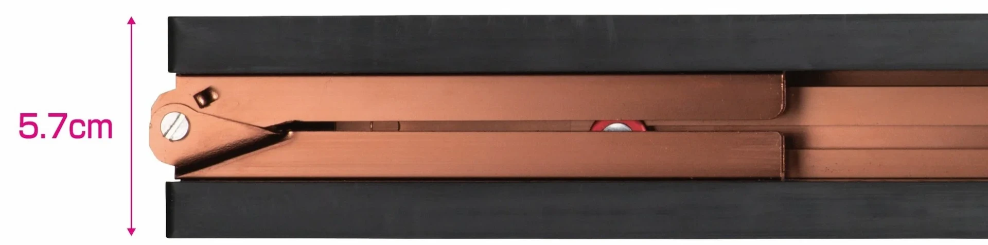 収納時の薄さ5.7cmを示す画像