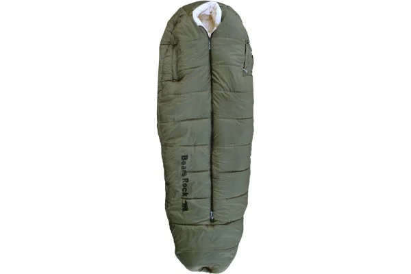 白い背景にカーキ色の寝袋が縦に配置されています。中央にはジッパーがあり、下部には「Bears Rock」のロゴが見えます。キャンプやアウトドア活動に最適な、暖かそうなデザインの製品です。