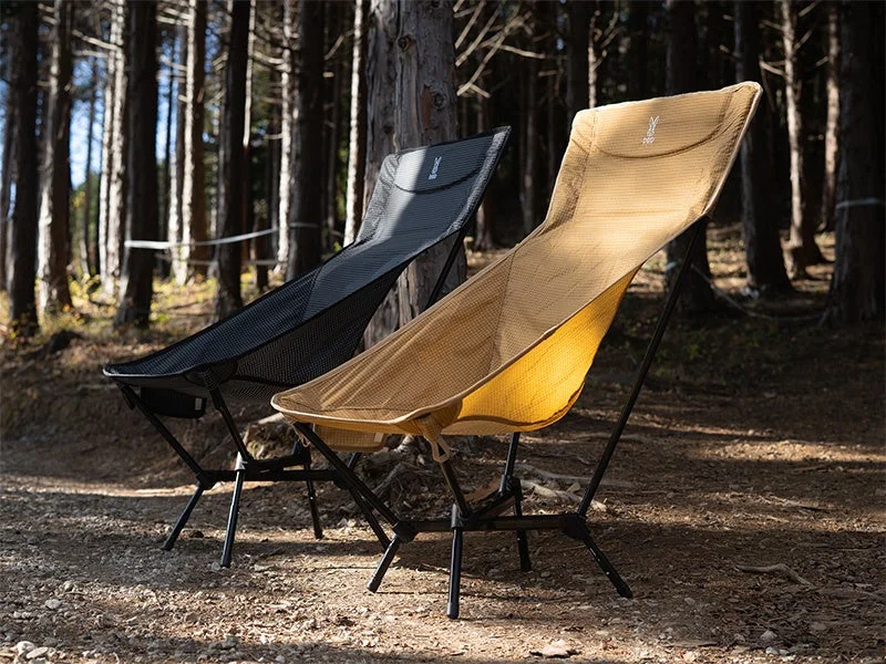 タンとブラックの2色のキャンプチェア