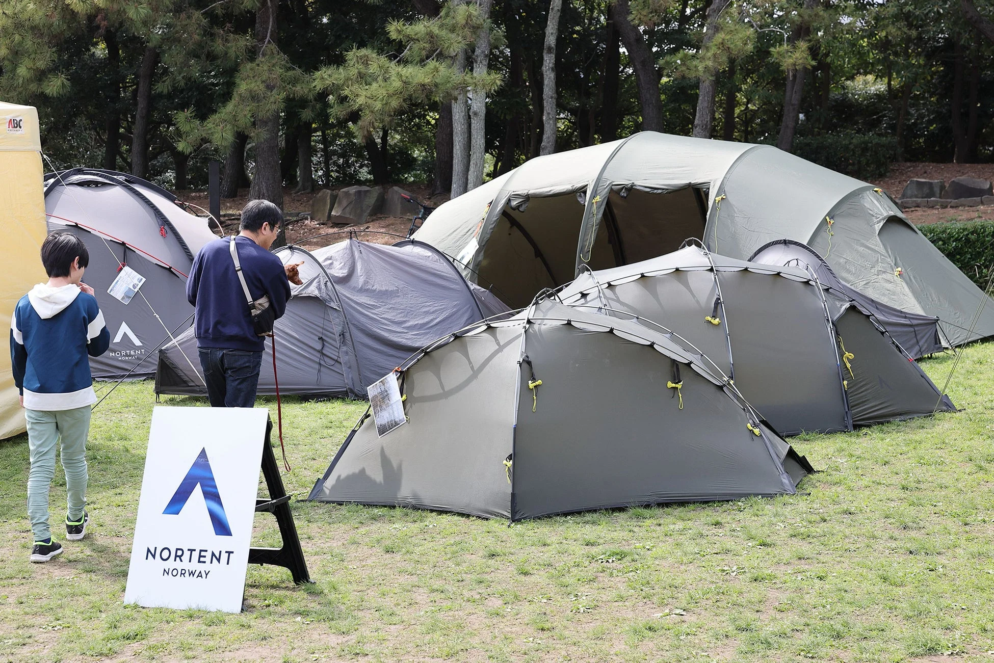 NORTENTのテントが展示されている様子