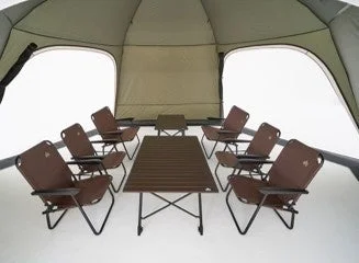 テント内部の広々空間