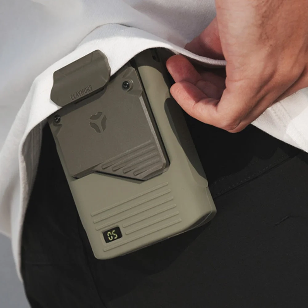 ウエストに装着されたポータブルデバイス