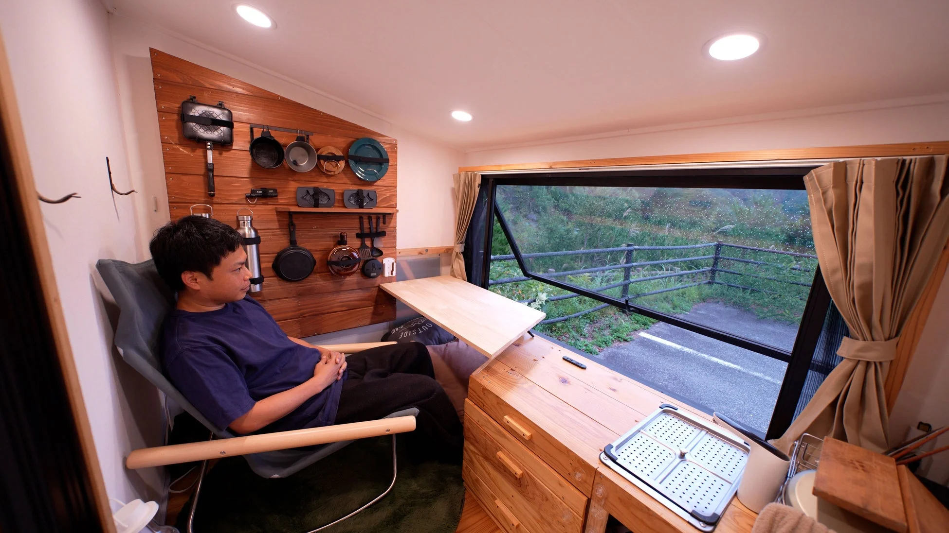 キャンピングカーの内部