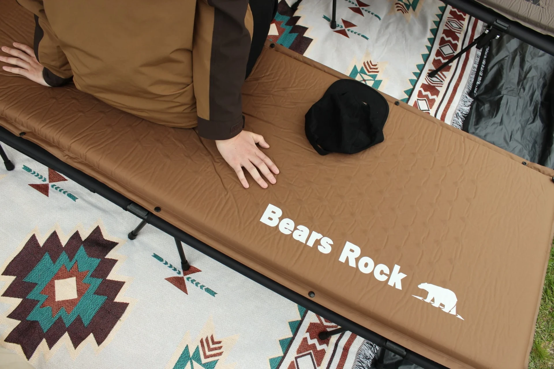 インフレータブルマットに座るイメージ