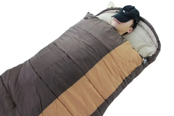 封筒型寝袋の使用イメージ