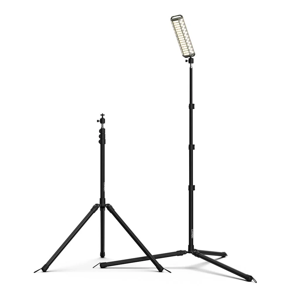 LEDライトパネルが取り付けられた撮影用スタンド