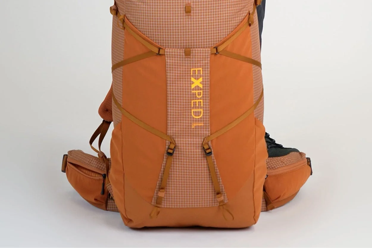 ポール固定ストラップとメッシュポケット