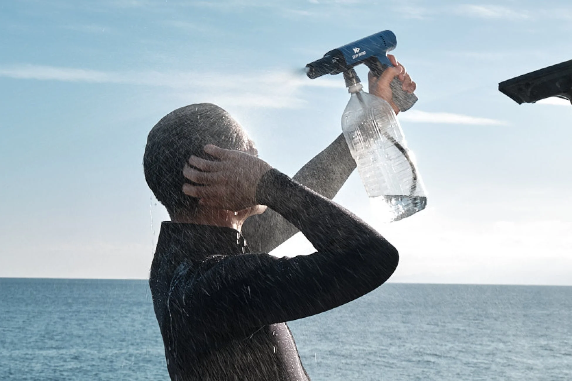 ペットボトルシャワーとして使用する様子