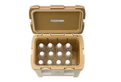 14Lクーラーボックスにペットボトル