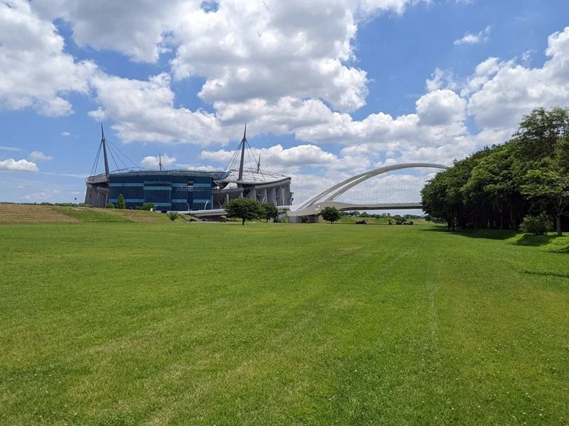晴れた日の千石公園と豊田スタジアム
