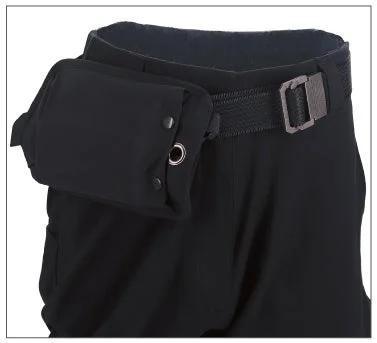 バッテリーをベルトに装着した画像