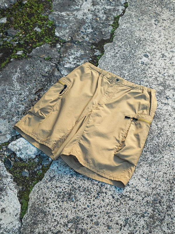 ベージュのカーゴショートパンツ