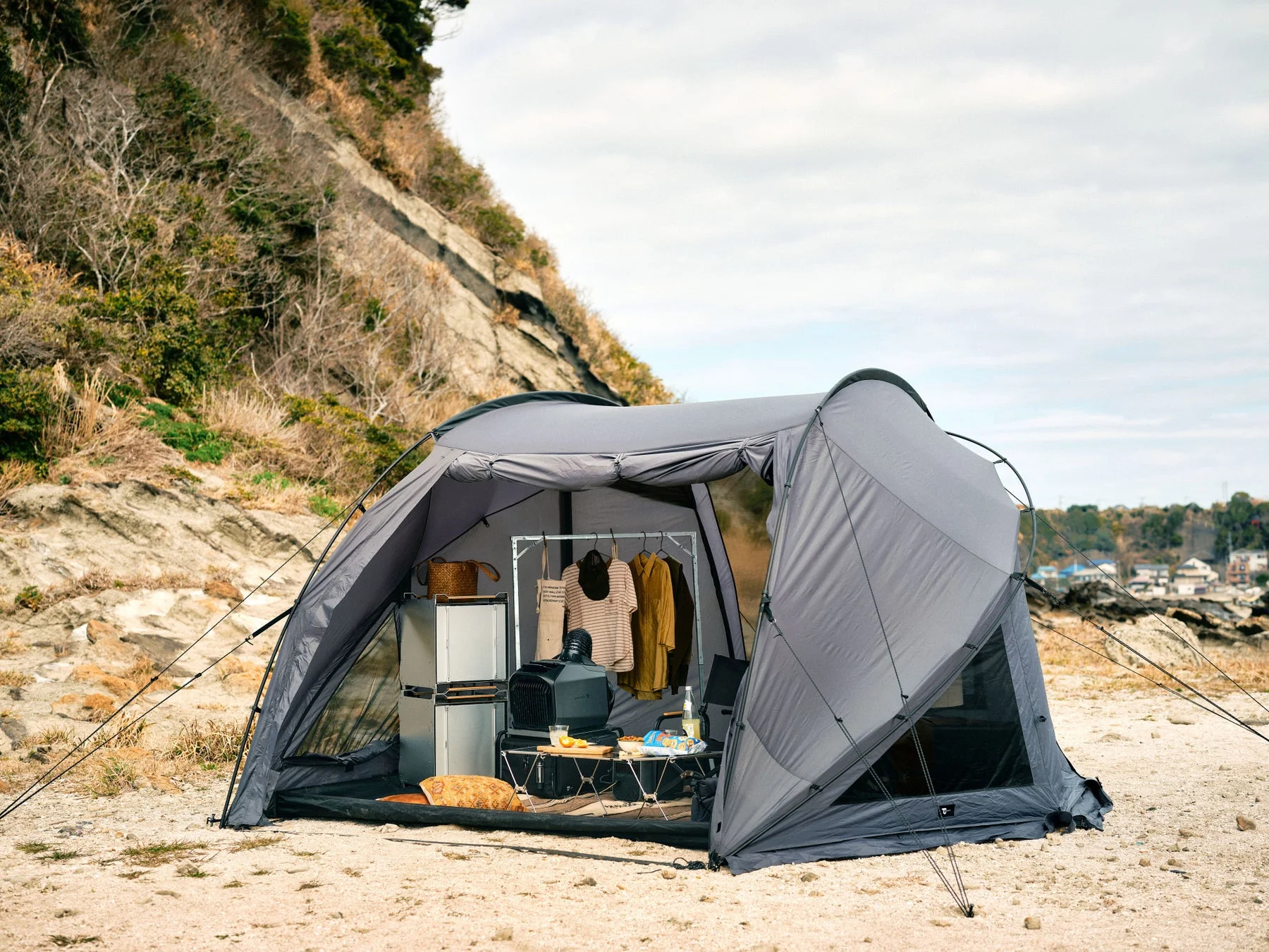 テント内で使用されるEcoFlow WAVE 3 ポータブルエアコン