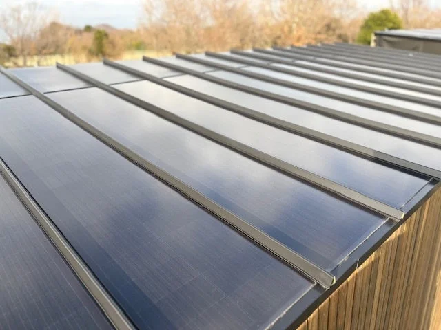 インフラゼロハウスの屋根にあるソーラーパネル
