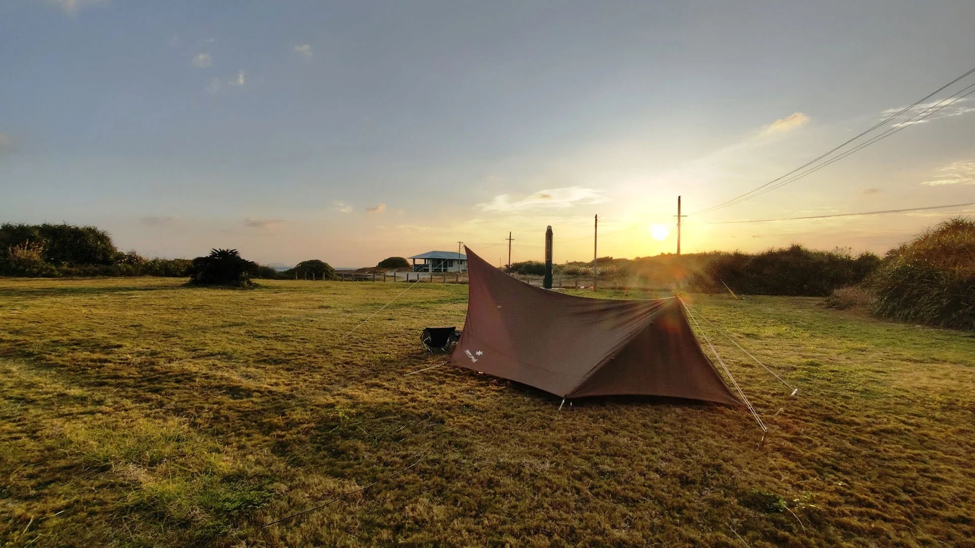夕暮れのテント