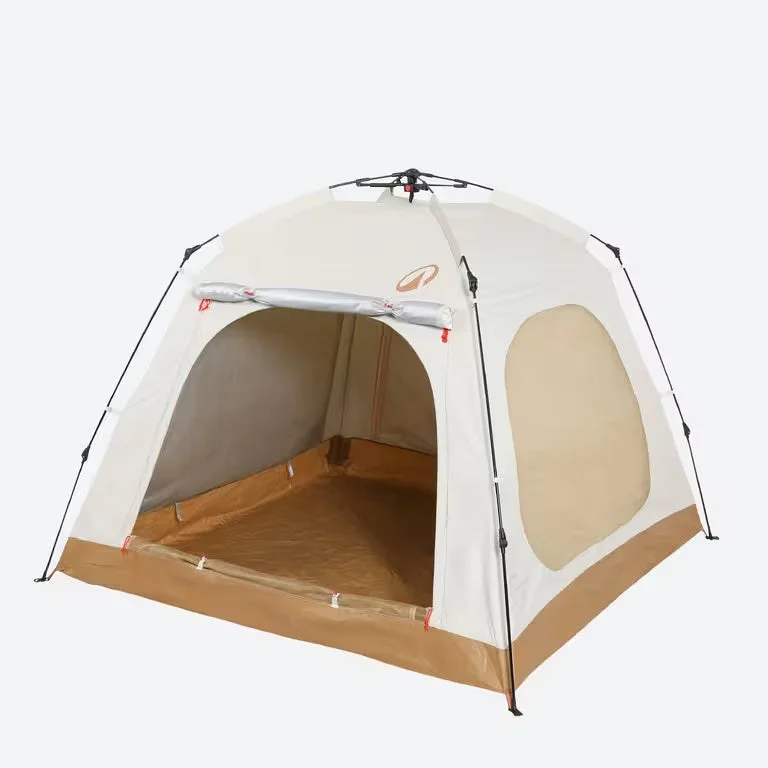 白い背景に設置されたベージュとブラウンのドーム型キャンプテント