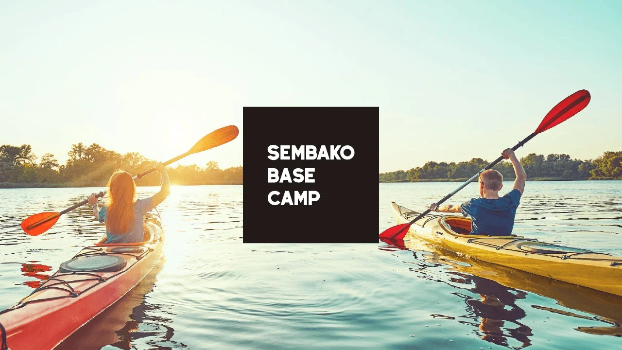 カヤックを楽しむ人々