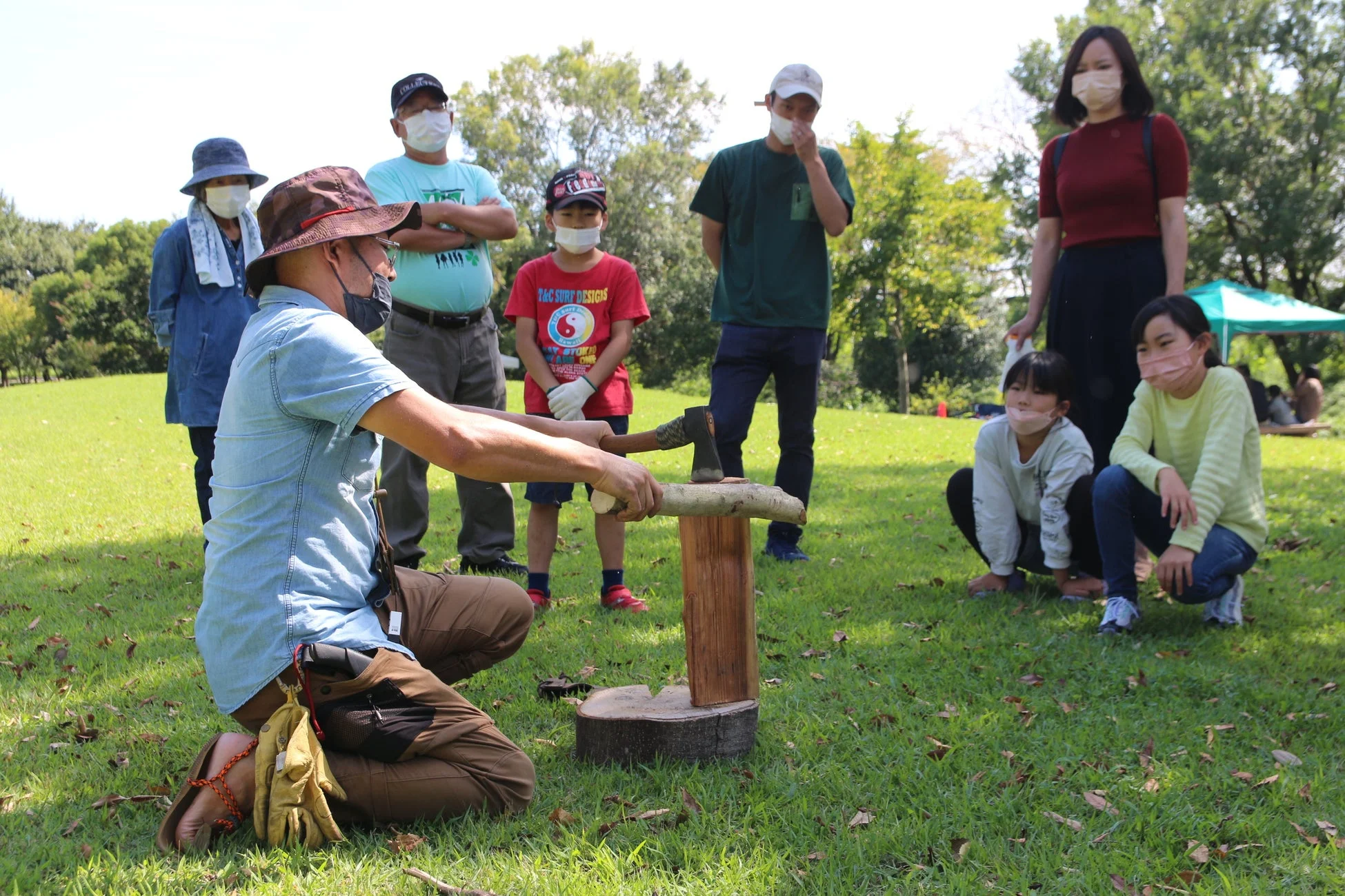 薪割り体験の様子