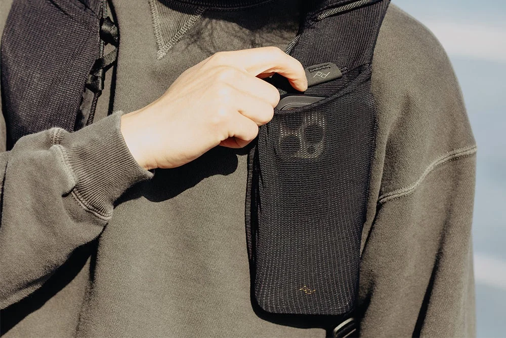 ショルダーストラップのメッシュポケットの画像