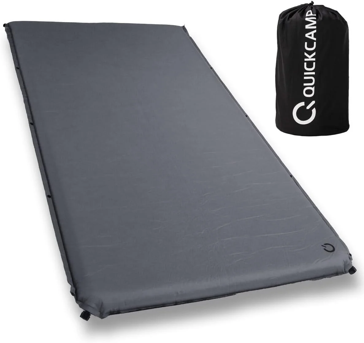 灰色のアウトドア用セルフインフレーティングマットと、ブランドロゴ「QUICKCAMP」が入った黒い収納袋
