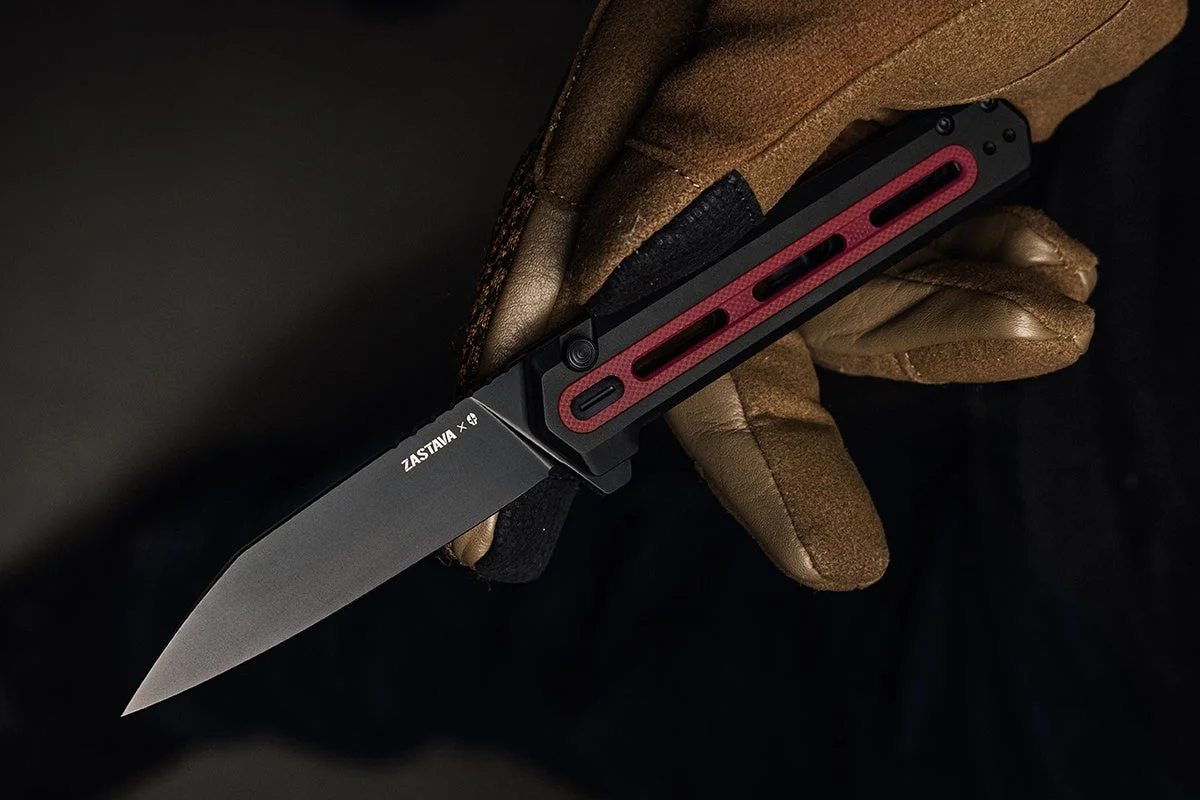 手に持たれたF4 ECHO