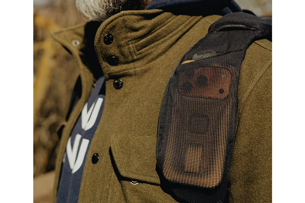 ショルダーストラップのメッシュポケットの画像