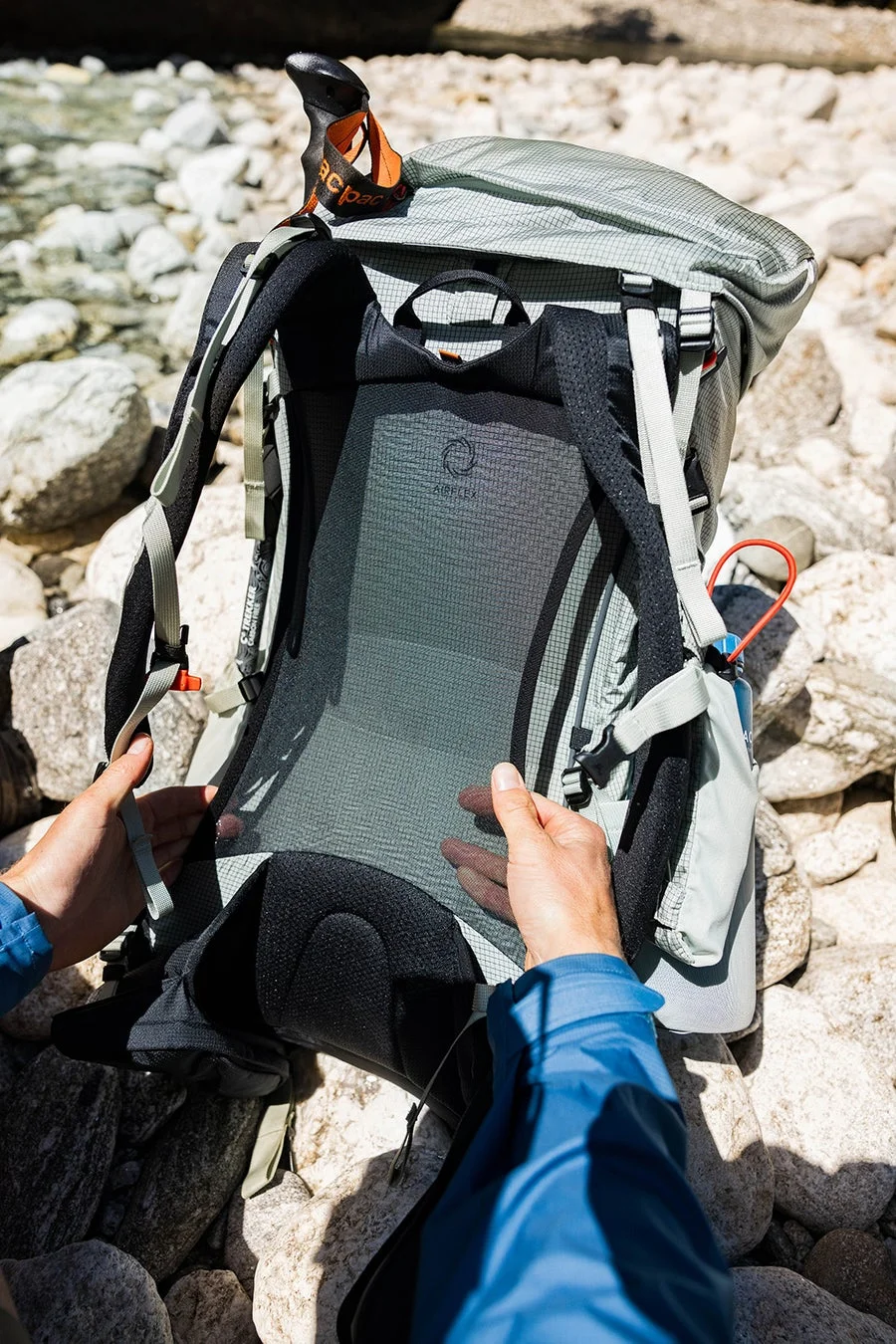 バックパックの背面システム