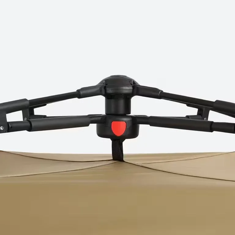 テントやタープの骨組みの中央部分をクローズアップした画像