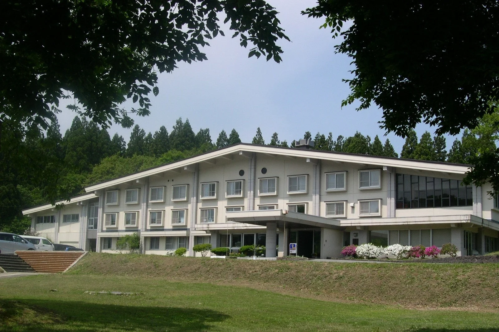 休暇村庄内羽黒のホテル外観