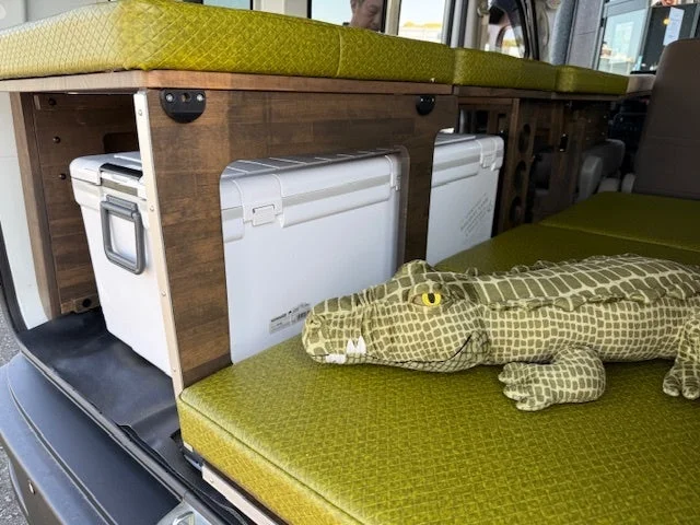 車内ベッドと収納