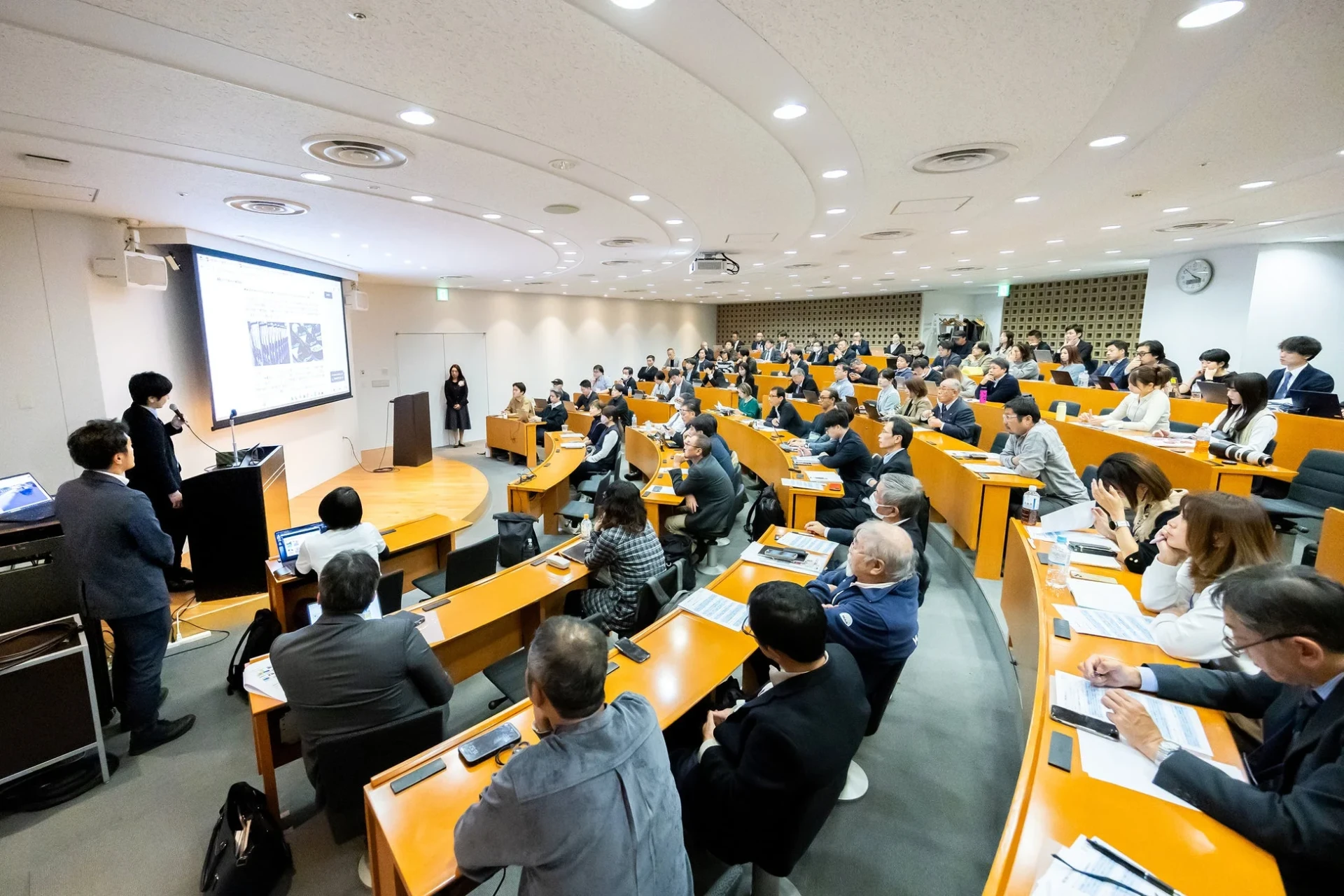 Cda7a60d8b23acf072d9bd3d5e5183e8