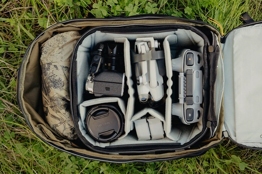 カメラキューブSミディアムがフィットするバックパックの内部画像