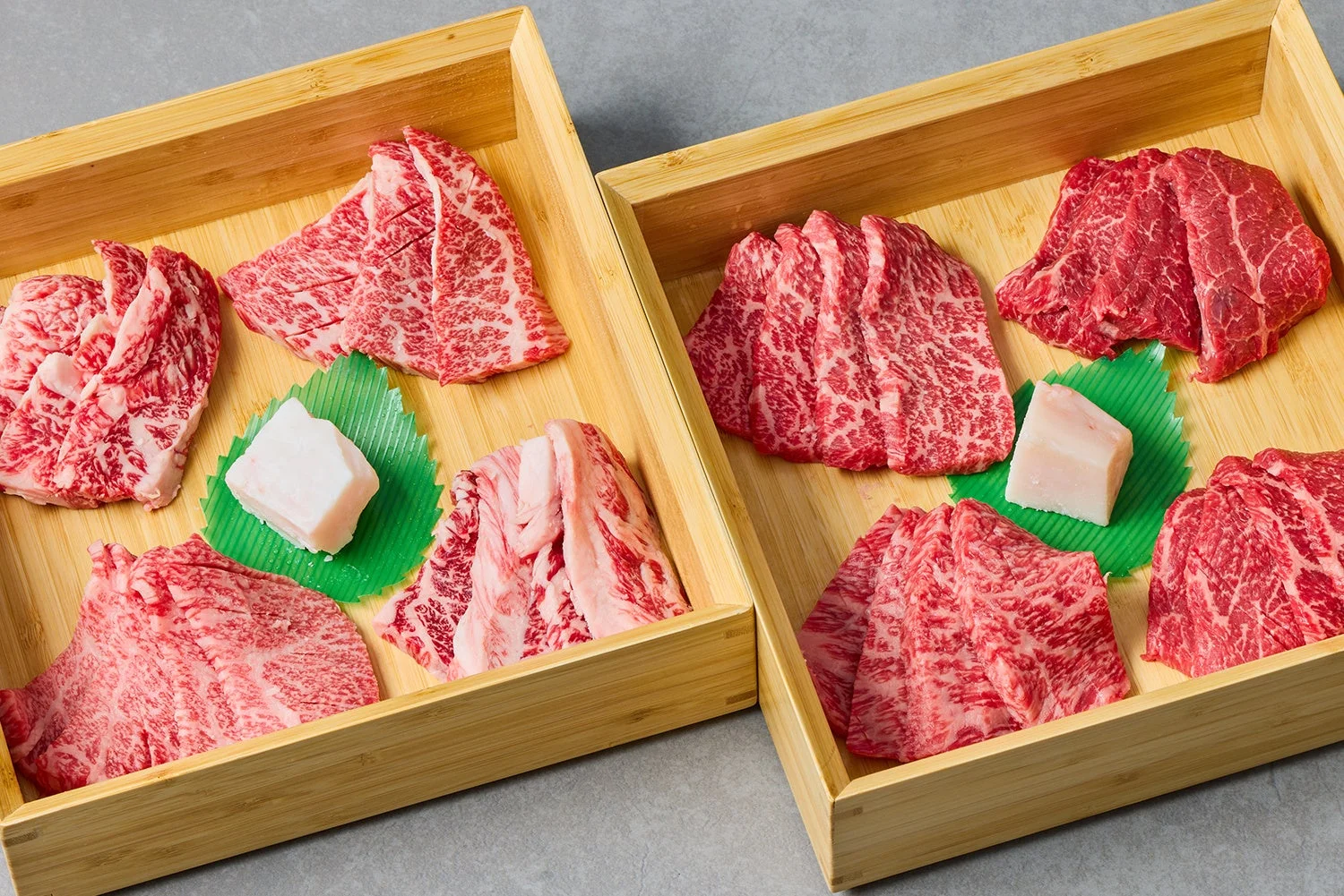 木箱に盛り付けられた霜降り近江牛
