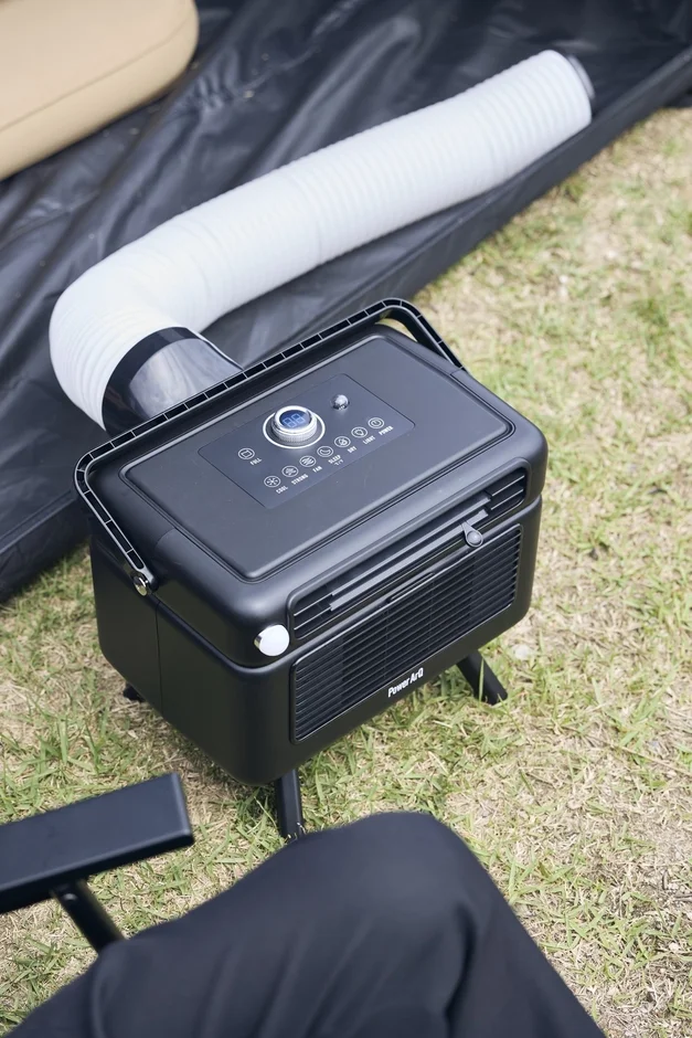 PowerArQ Point Coolerをドッグコットの足元に