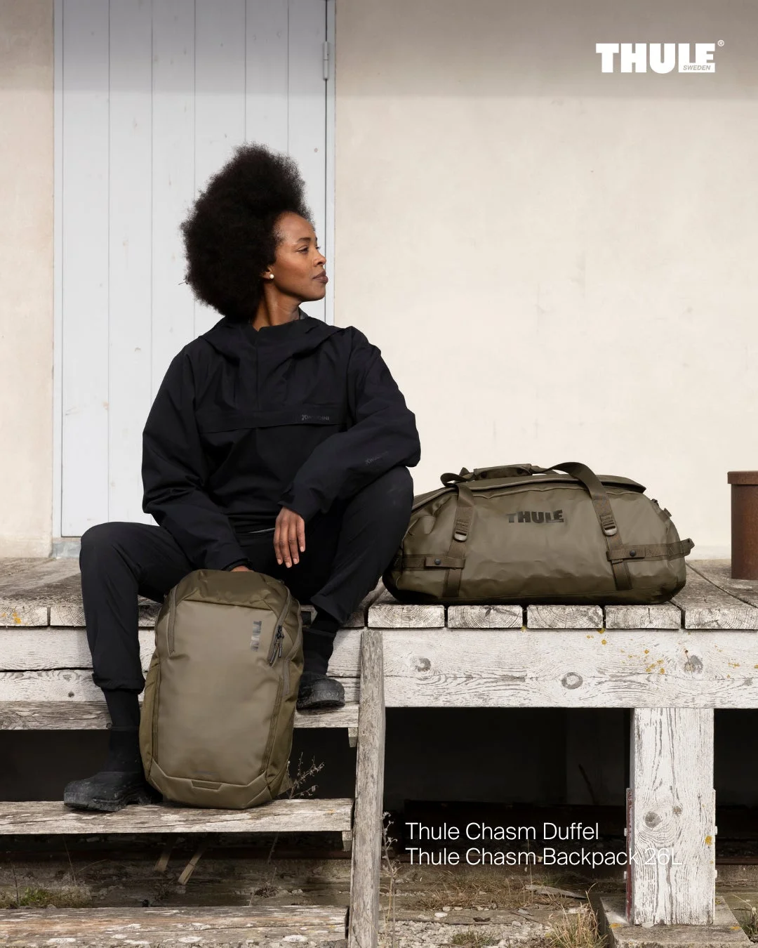 Thule Chasm Duffelと女性