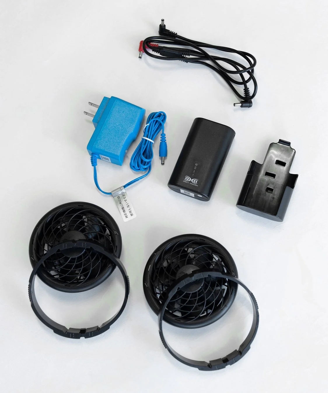 冷却ファン、モバイルバッテリー、充電器、ケーブル