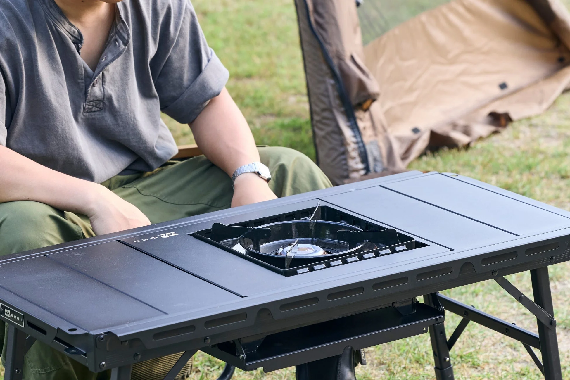WAQ MULTI BURNER BASEで調理中の様子
