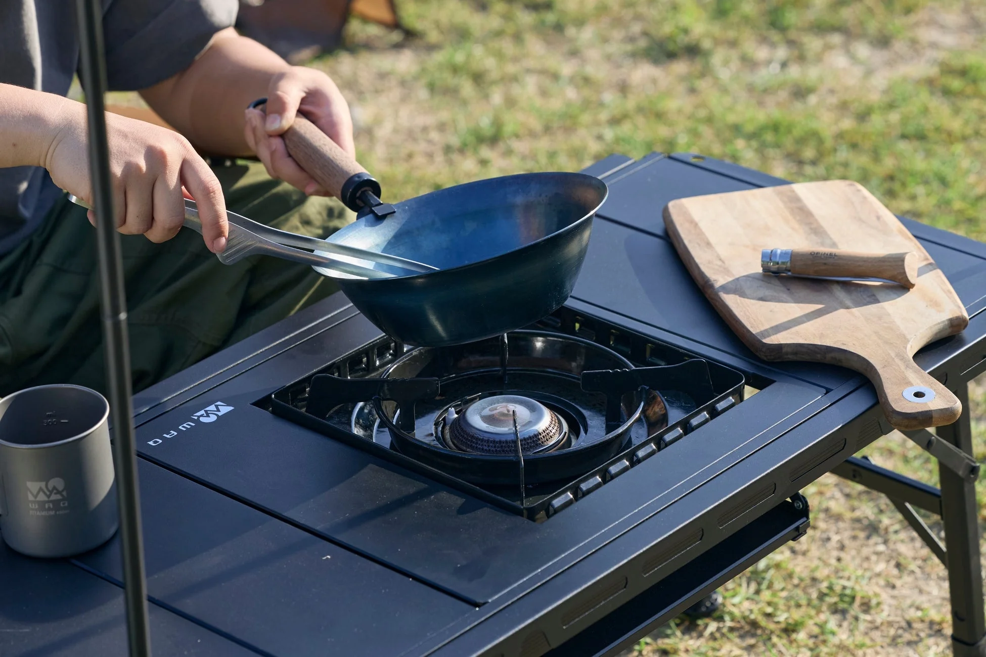 WAQ MULTI BURNER BASEを使った調理風景