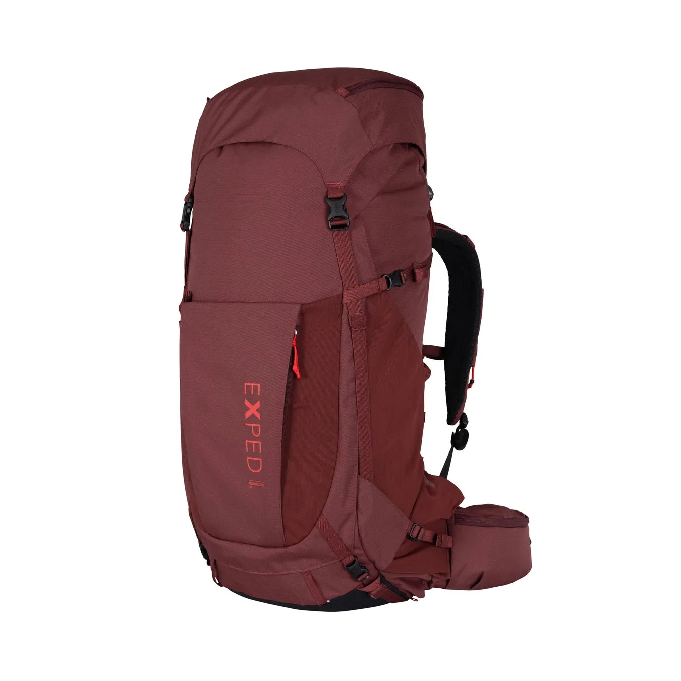 ワインレッド色のEXPED製登山用バックパックが写っています。