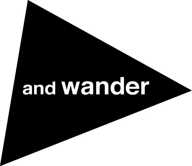 and wander ロゴ