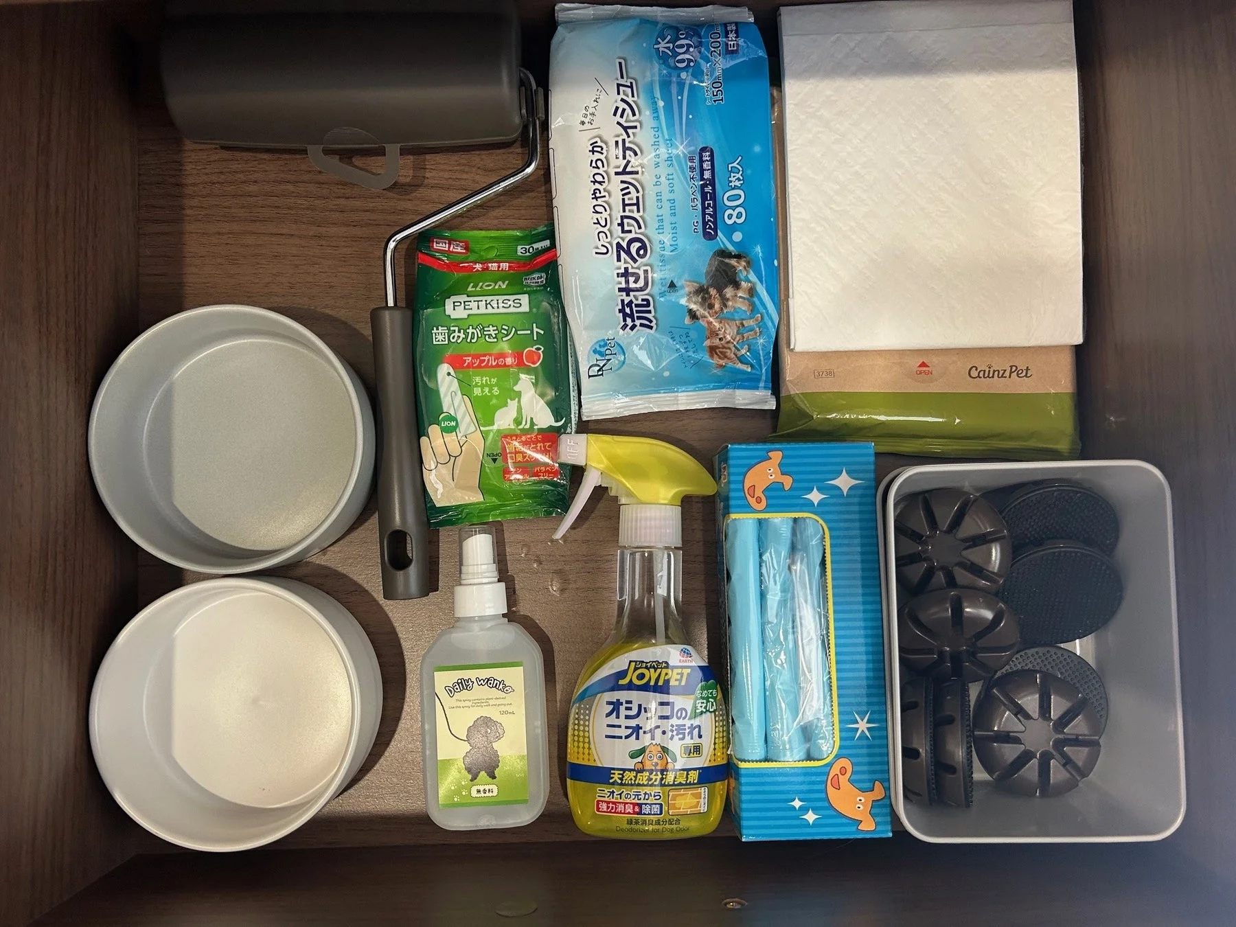 整理されたペットケア用品