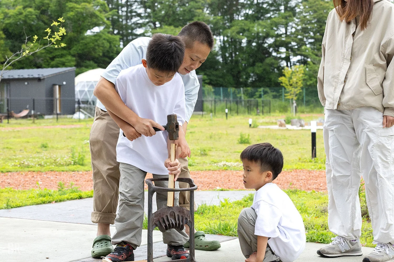 親子で薪割り体験