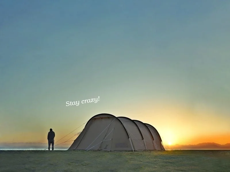 Stay crazy!のメッセージとテント