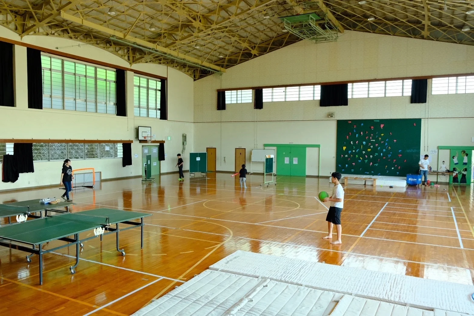 体育館でのスポーツ