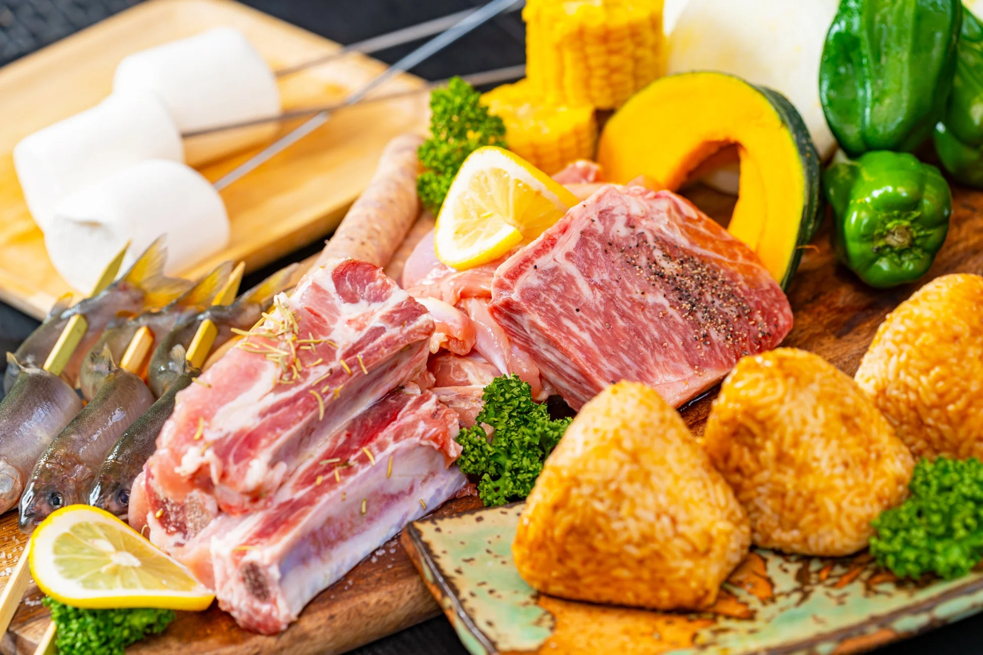 バーベキュー用の様々な食材