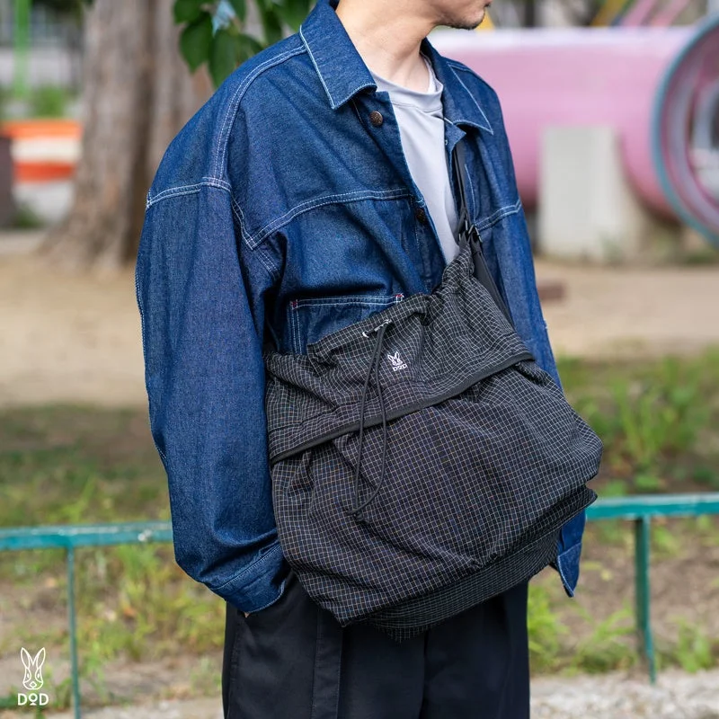 男性がDODリュックを着用