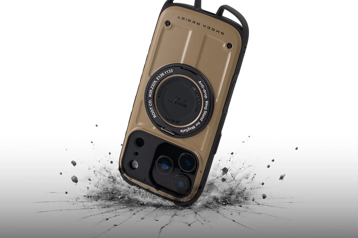 落下するスマホケースの様子